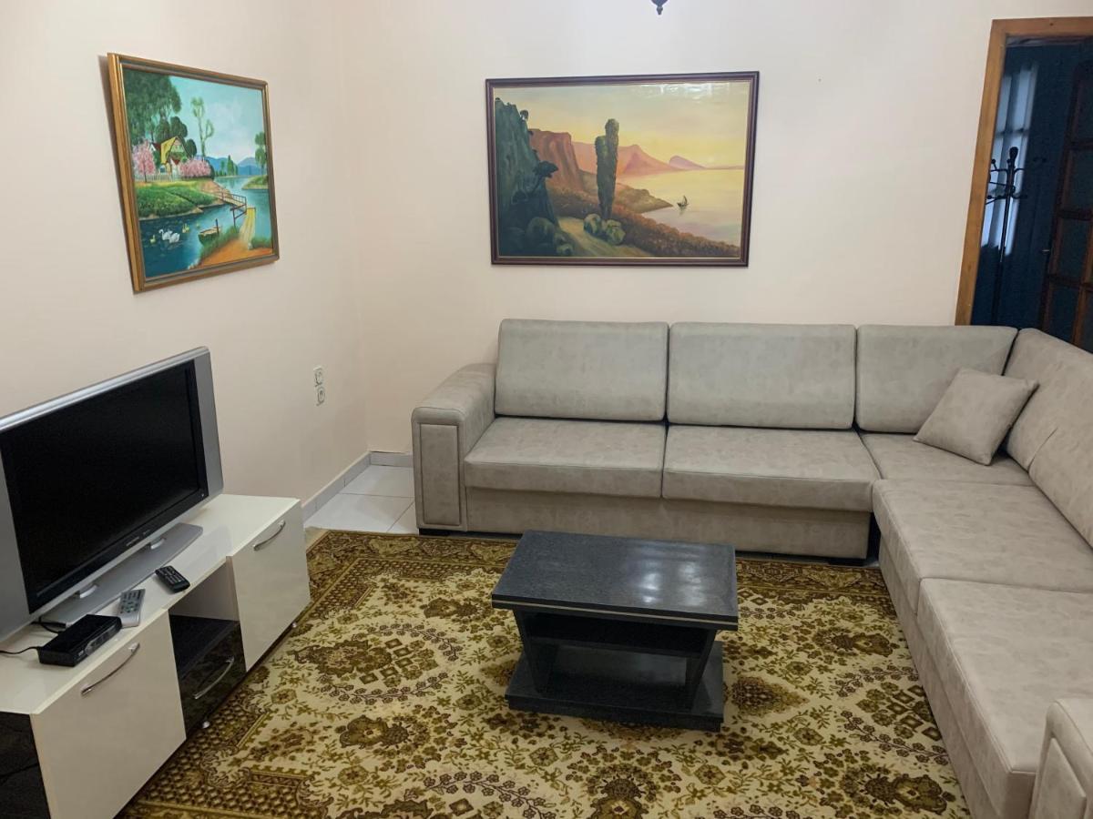 Villa Shtepi Me Qera Fier Exterior foto